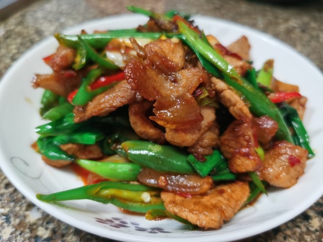 老人丢失生活费陷困境，志愿者捐款送饭暖人心