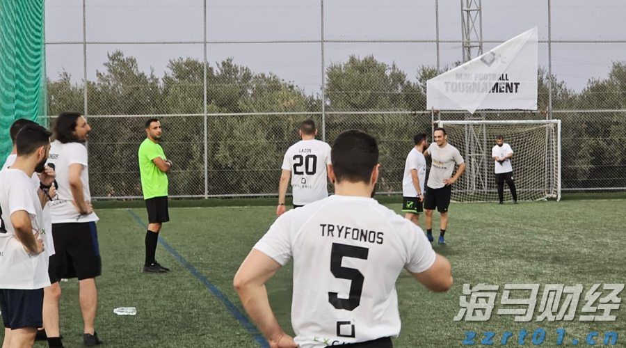 浔郁春光好 田间育苗忙